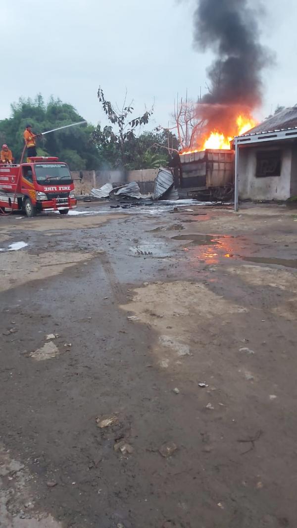 Polisi Lakukan Penyelidikan atas Kebakaran Gudang BBM di Natar