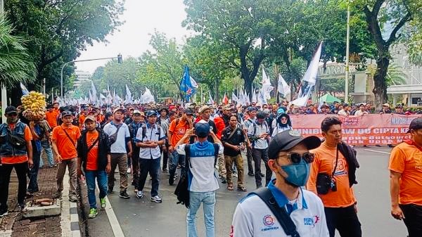 Ratusan Buruh dari Bogor Padati Jakarta dalam Aksi May Day 2024