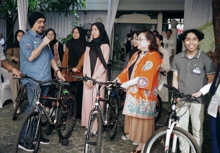 Momen Halal Bihalal Pertamina Foundation Santuni Yatim dan Bagikan Sepeda
