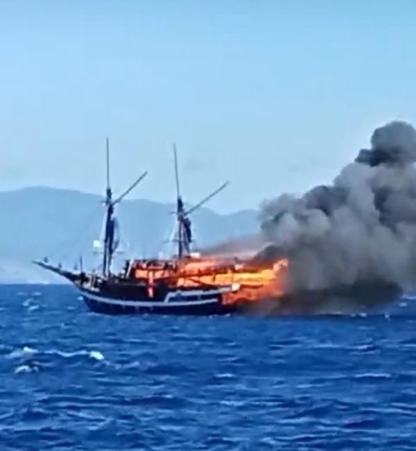 Kapal Wisata Sea Safari VII Terbakar di Perairan Pulau Penga, Labuan Bajo