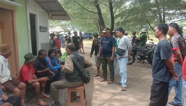 Puluhan Warga Desa Sukaresik Usir Alat Berat Dari Lokasi Lahan Sengketa Tanjung Cemara