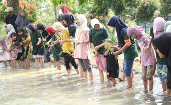 Anak-anak Yatim Piatu Bersama Lazisnu dan Fatayat NU Surabaya Lakukan Petualangan Alam, Begini Seru!
