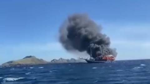 Angkut Wisatawan, Kapal Sea Safari 7 Terbakar di Perairan Labuan Bajo NTT