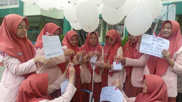 SMA Progresif Bumi Shalawat Peringati Hardiknas 2024 dengan Seminar dan Pelepasan Balon Asa