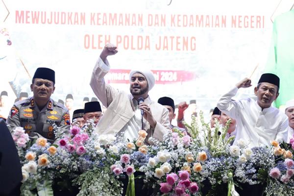 Doa Lintas Agama, Kapolda Jateng dan Habib Syech Lantunkan Sholawat untuk Kedamaian Negeri