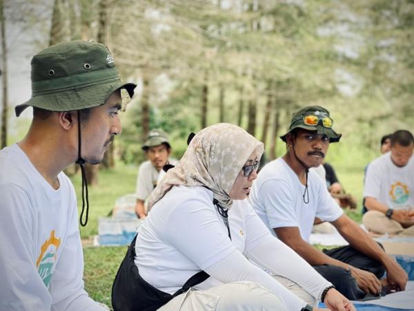 Peduli Lingkungan, PLN Bersama Komunitas Tanam 100 Bibit Mangrove di Pantai Muara Opu