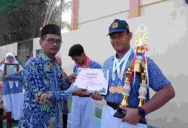 Peringati Hardiknas 2024, SMP Muhammadiyah PK Berikan Penghargaan Guru dan Siswa Berprestasi
