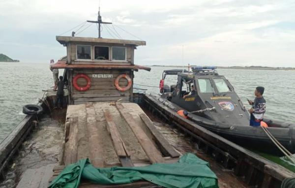 Polisi Tangkap Empat Kapal Isap Pasir di Pulau Babi Karimun