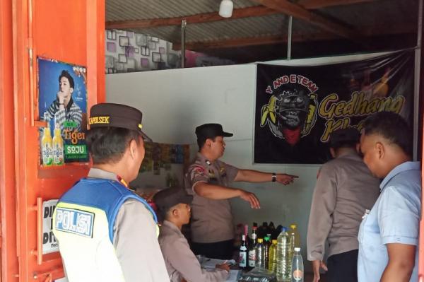 Puluhan Botol Berisi Miras Disita Polisi dari Berbagai Lokasi di Grobogan