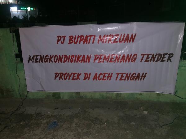 Spanduk Kritikan Terhadap PJ Bupati Aceh Tengah Terpampang