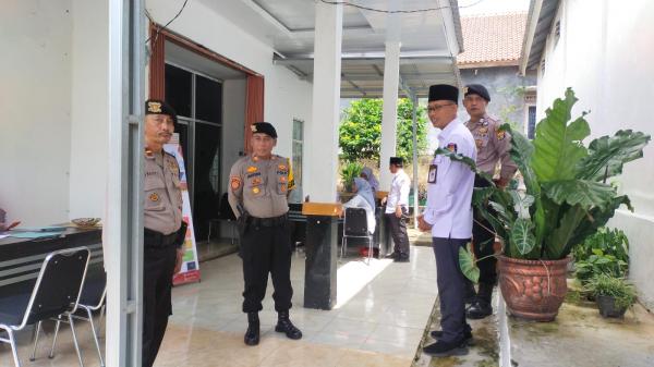 Polisi Gelar Pengamanan Rapat Pleno Penetapan Hasil Pemungutan Suara DPRD Kabupaten Way Kanan