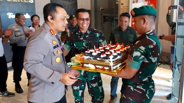 Simbol Sinergitas TNI Polri, Simak Kejutan Dandim TTS untuk Kapolres