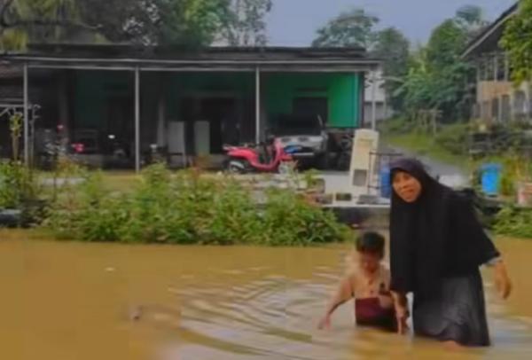 126 Rumah di Serang Banten Terendam Banjir Luapan Sungai Cibereum, Akses Utama Warga Terputus
