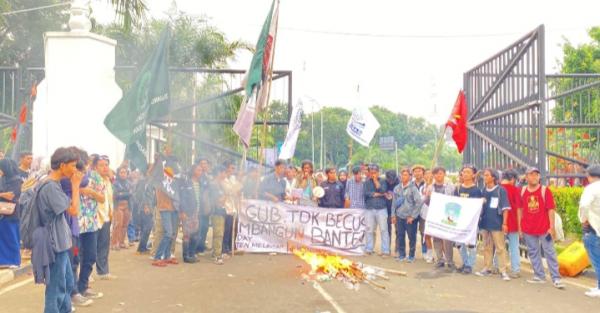 Aksi Mahasiswa Tuding PJ Gubernur Gagal Membangun Banten Disektor Pendidikan dan Buruh
