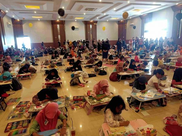 Peringati Hardiknas 2024, Ratusan Pelajar TK SD Ikuti Lomba Mewarnai di Grand Dian Hotel Brebes