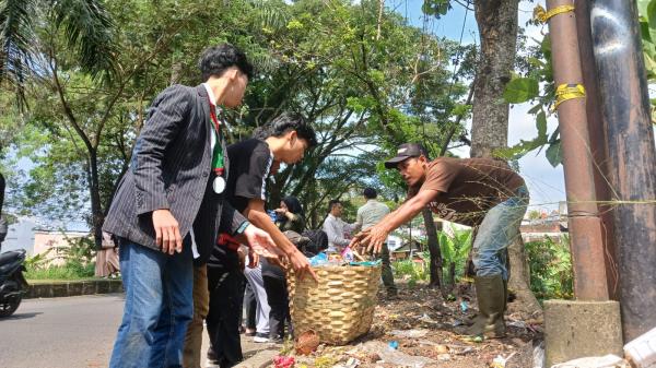 PII Tasikmalaya Bersama DLH dan Satpol PP Gelar Aksi Bersih-Bersih Sampah di TPS Liar