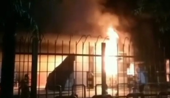 Toko Roti di Mall Rabinza Lebak Terbakar, Api Diduga dari Korsleting Listrik