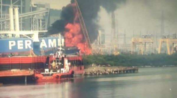 Kebakaran di Galangan Kapal PT SMI  Bojonegara saat Potong Kapal Tanker Pertamina