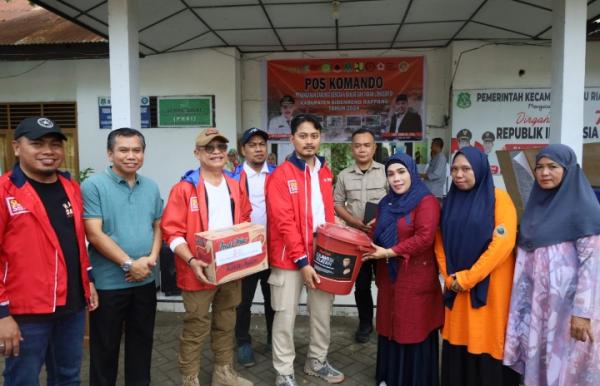 Alhamdulillah! Satu Truk Bantuan Kemanusiaan Pemkot Makassar-IKA Unhas Tiba di Posko Banjir Sidrap
