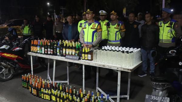Operasi KRYD Sabtu Malam di Garut, Ratusan Miras dan Motor Diamankan Polisi