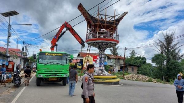Tuai Penolakan Warga, Tugu Tongkonan Rumah Adat Toraja di Kota Bontang Dibongkar