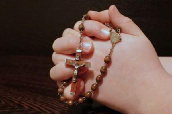 Sadis, Mahasiswa Unpam Tangsel Dipukuli saat Berdoa Rosario oleh Massa Bersajam