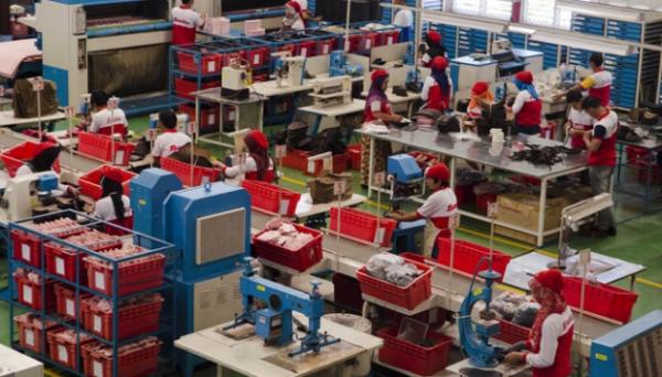 Ratusan Karyawan di PHK Imbas Pabrik Sepatu Bata Tutup, Kemenperin Panggil Manajemen!