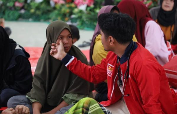 Dokter Udin Pimpin Tim Medis Pemkot Makassar Periksa Kesehatan Korban Banjir Luwu