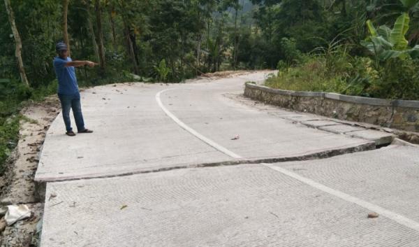 Proyek Jalan Pasir Kuray - Cisitu Cibeber, Kabupaten Lebak Disoal