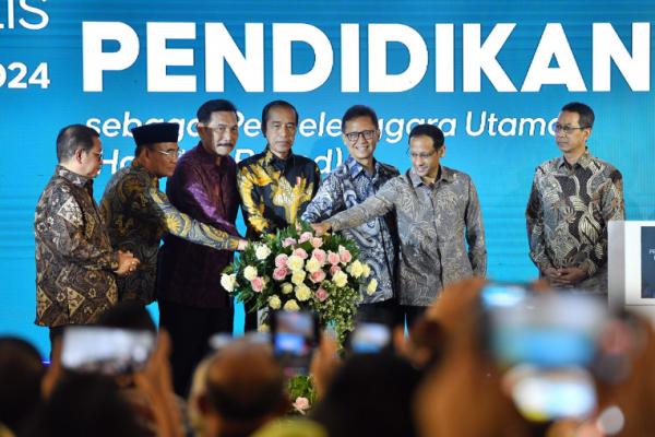 Presiden Jokowi: Indonesia Saat ini Hanya Mampu Menghasilkan 2.700 Dokter Spesialis