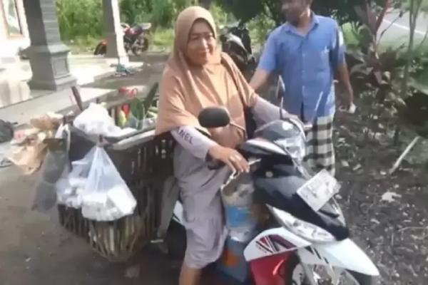 Kisah Siti Marsifah, Penjual Sayur Keliling Berangkat Haji Setelah 20 Tahun Menabung