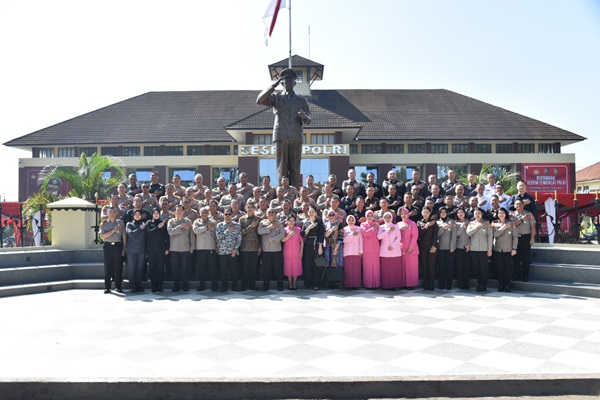 Patung Jenderal Hoegeng Imam Santoso Jadi Icon di Sespim Lemdiklat Polri