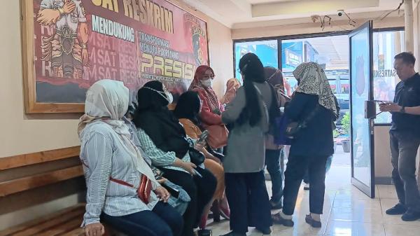 Emak-Emak di Depok Tertipu Investasi Emas Bodong, Kerugian Miliaran Rupiah