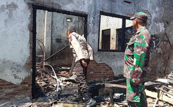 Rumah Warga di Probolinggo Ludes Terbakar, Pemilik Dilarikan ke Rumah Sakit