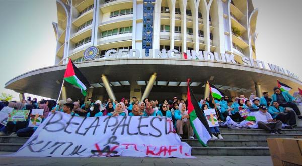 Aksi Damai Bela Palestina, Ribuan Mahasiswa UMS Kecam Negara Arab dan Sekutu yang Dukung Israel