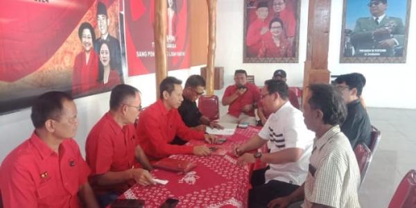 Ketua DPC PDIP Sragen Untung Wibowo Sukowati Ambil Formulir Pendaftaran Balon Bupati