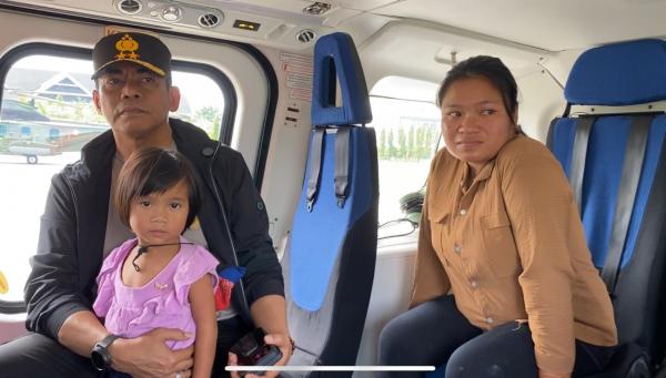 Pantau Penyaluran Logistik, Kapolda Sulsel Evakuasi Ibu Hamil di Pegunungan Latimojong