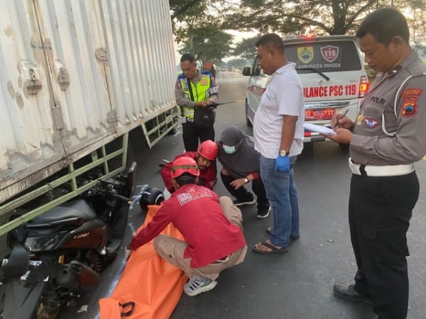 Kecelakaan Tragis di Sragen, Hantam Truk Parkir di Bahu Jalan Pengendara Motor Tewas