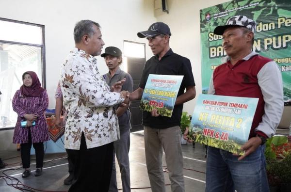 Ratusan Kelompok Petani Tembakau di Temanggung Dapat Bantuan Pupuk, Pj Bupati: Jangan Dijual!