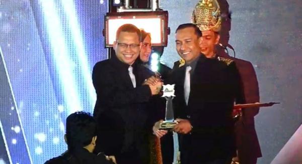 Yanrizal Fahlevi Terima Award The Best Branch Manager BSI Region Aceh 2023
