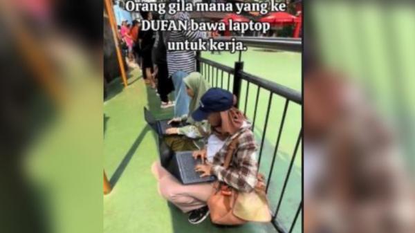 Video Viral, Dua Pengunjung Membuka Laptop Sambil Kerja Saat Antre Wahana di Dufan