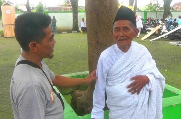 Kisah Muntahir, Kakek 85 Tahun Naik Haji usai Menabung Uang Hasil Parkir Motor Sejak 2012
