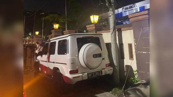 Viral Merecedes-Benz Tabrak Mobil dan Motor Parkir, Ini Kata Kasatlantas Polrestabes Medan