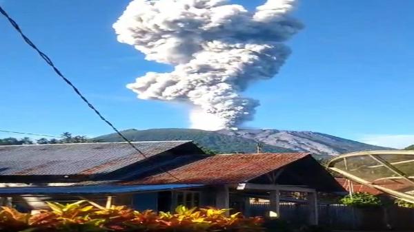Aktivitas Vulkanik Gunung Ibu di Halmahera Barat Meningkat