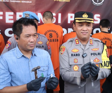 Kelabui Petugas, Bandar Narkoba di Cirebon Bungkus Paket Haram Mirip Batu Akik