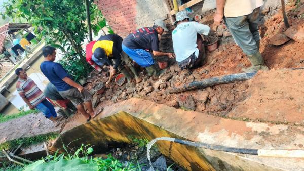 Pondasi Jebol Tergerus Air Hujan, Rumah Warga di Ciamis Terancam Ambruk