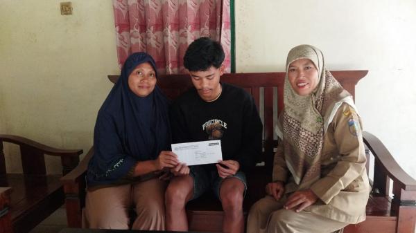 SMK Muhammadiyah 01 Keling Hantarkan 225 Surat Informasi Kelulusan ke Semua Rumah Siswa
