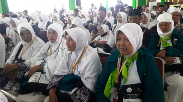 Ratusan Jemaah Calon Haji Kloter Satu Asal Kabupaten Temanggung Tiba di Asrama Haji Donohudan