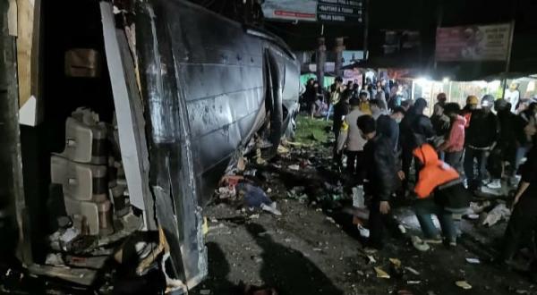 Tragedi Liburan Berdarah: Bus SMK Lingga Kencana Depok Terguling di Subang, 9 Siswa Tewas!
