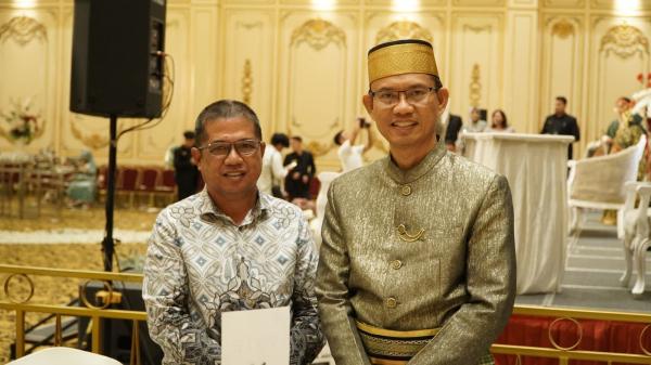Momen Bebas Manggazali Hadiri Acara Pernikahan Putra Iskandar Baharuddin Lopa